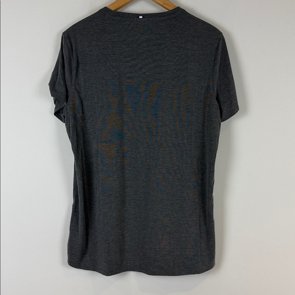 Kit and Ace Gray T-Shirt Size Medium - Picture 2 of 4